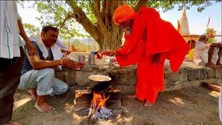 आश्रम में मां नर्मदा जी के तट पर सिद्ध संत ने चाय की प्रसादी कराई। siddh sant ki chai prasadi